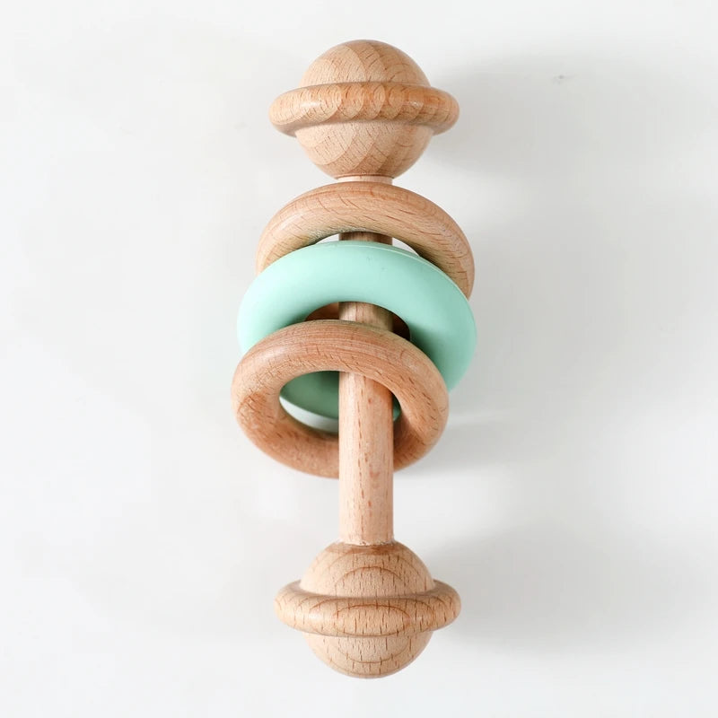 Hochet sensoriel en bois et silicone – jouet d’éveil 0–12 mois
