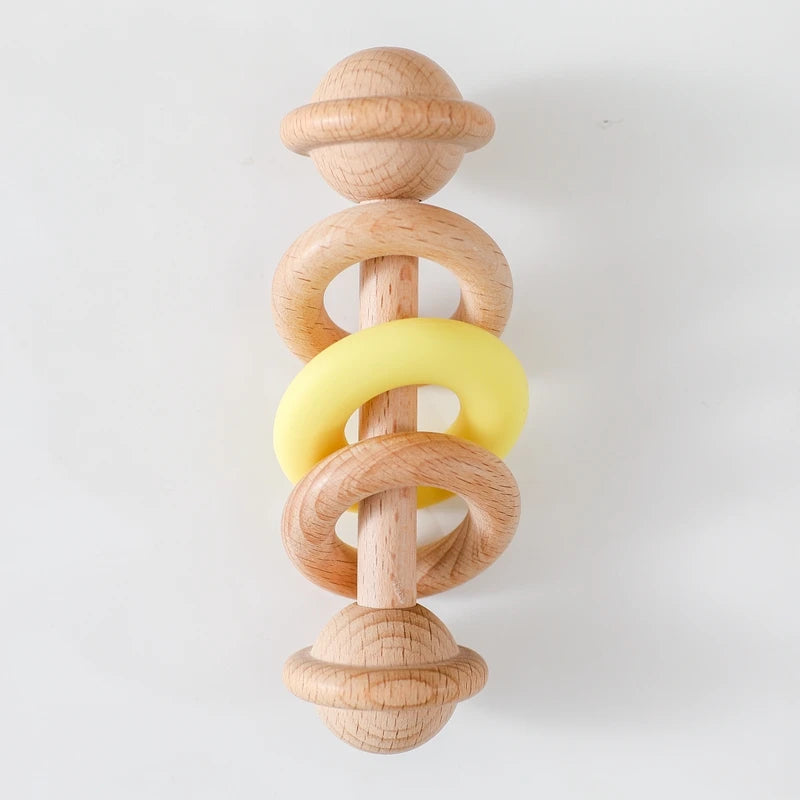 Hochet sensoriel en bois et silicone – jouet d’éveil 0–12 mois
