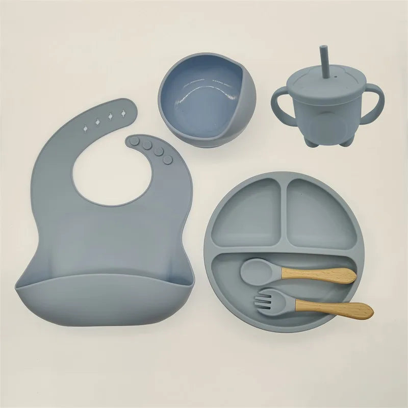Set repas bébé 6 ou 8 pièces en silicone – Assiette ventouse, bavoir, tasse, couverts et paille | Sans BPA
