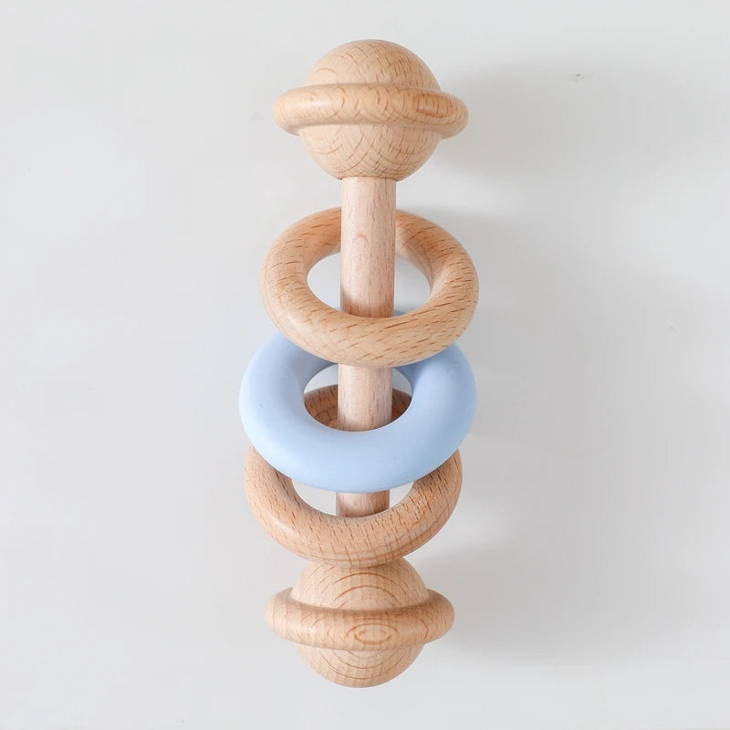 Hochet sensoriel en bois et silicone – jouet d’éveil 0–12 mois